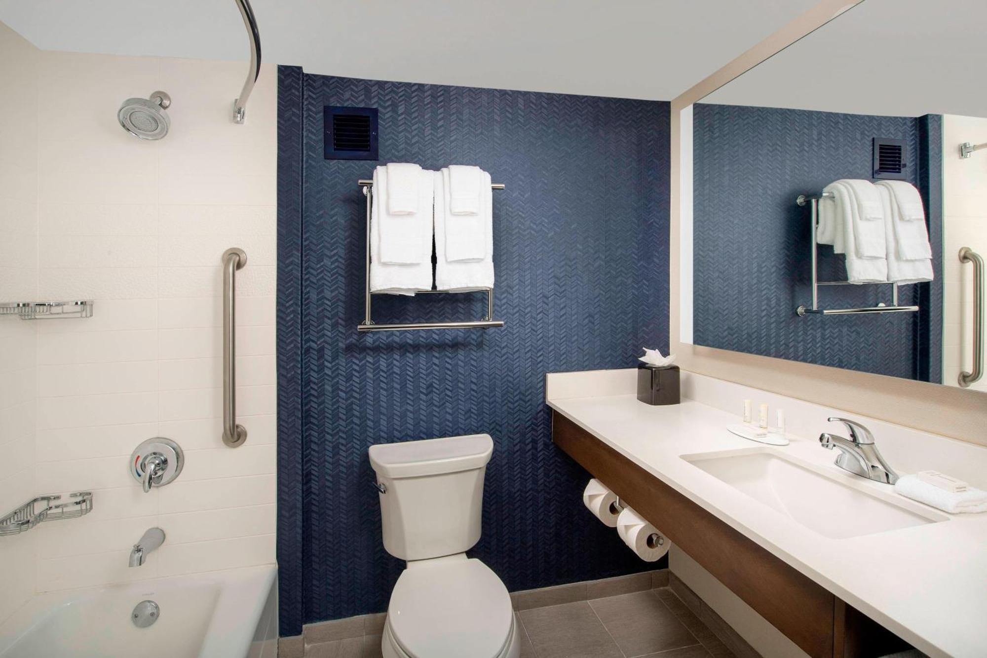Fairfield Inn & Suites By Marriott Alexandria West/Mark Center Zewnętrze zdjęcie