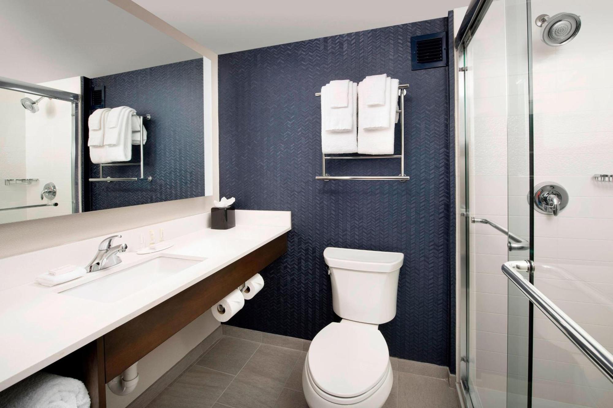 Fairfield Inn & Suites By Marriott Alexandria West/Mark Center Zewnętrze zdjęcie