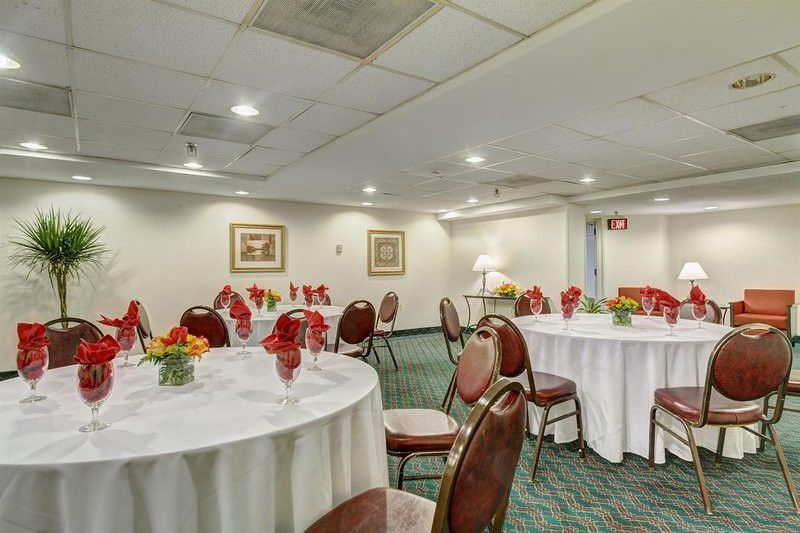Fairfield Inn & Suites By Marriott Alexandria West/Mark Center Zewnętrze zdjęcie